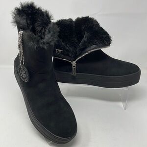 NWT J/Slides Women's Black Henley Waterproof Snow Shoe SIZE 6 1/2M Never Worn!